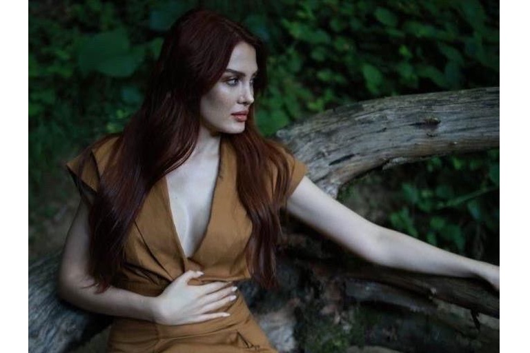 �Hazel�den Duygulara Dokunan Yeni �ark�: Ard�na Bakmadan�
